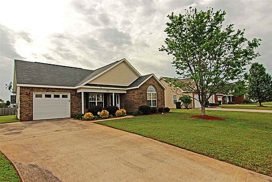 3rd image of 124 Cedarland Dr