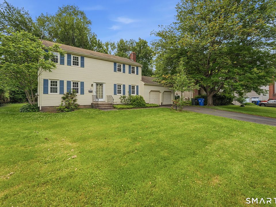 1st image of 34 Carriage Hill Drive