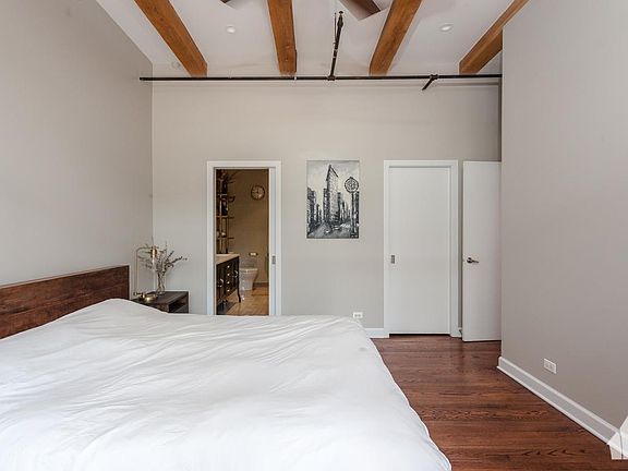 2nd image of 1752 N Wolcott Ave #108