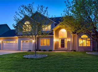 15095 Woodcrest Dr, Clive, IA 50325