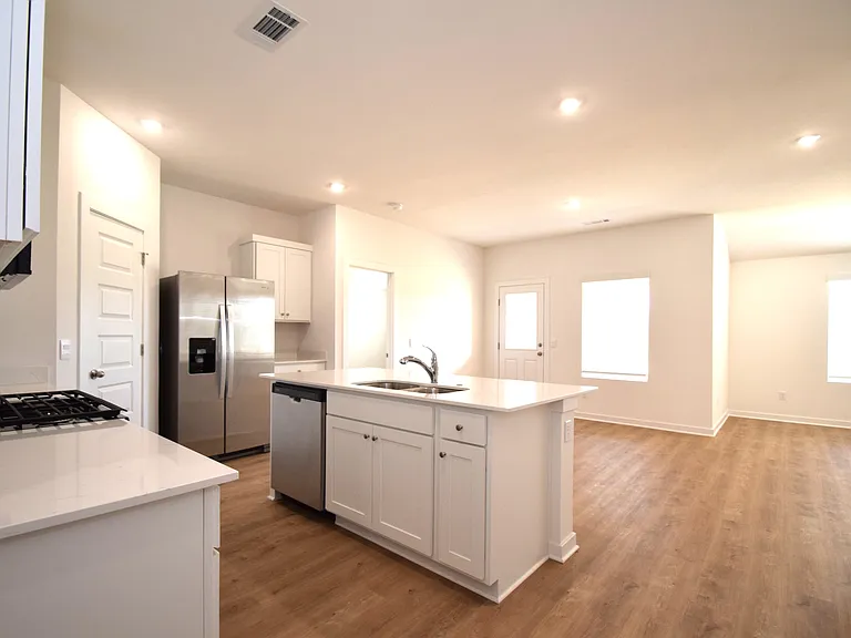 568 Colorado St — Photo 11
