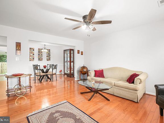 3rd image of 1109 Thomas Jefferson Pl