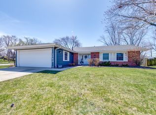 1760 Chippendale Rd, Hoffman Estates, IL 60169