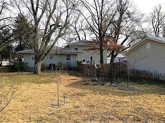 2nd image of 301 E Main St
