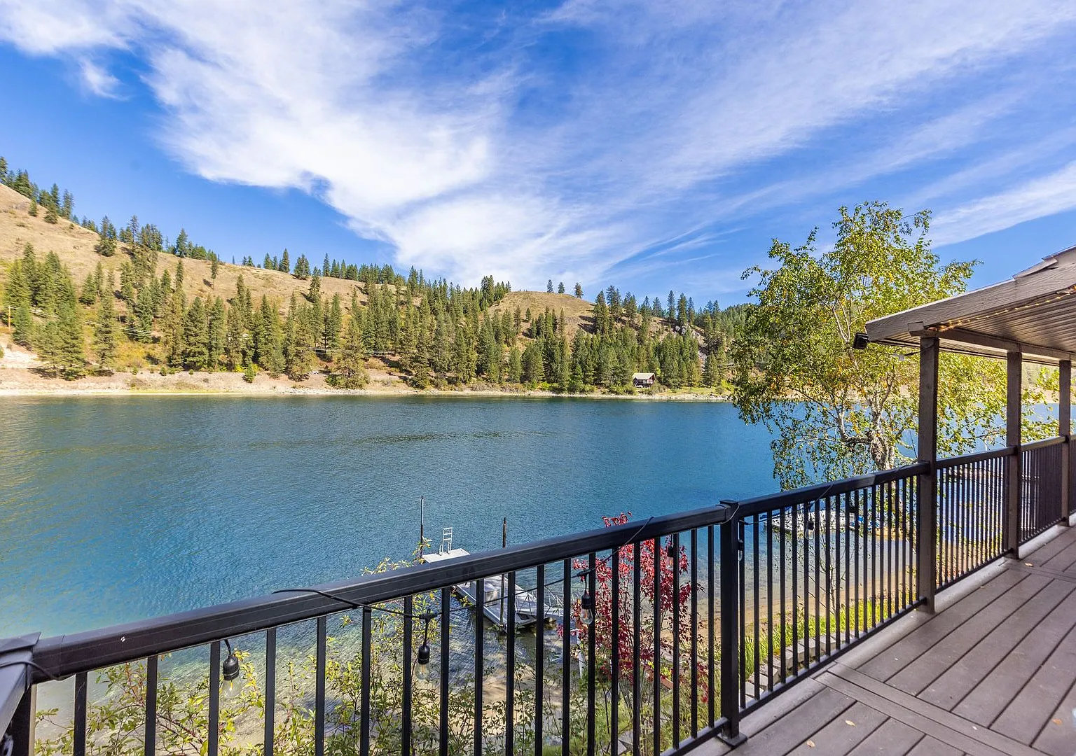 Beautiful Waterfront Rental 3 Bedroom + Loft in Cusick, WA — Photo 2