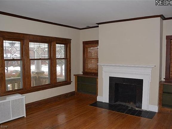 2nd image of 2415-2417 Woodmere Dr