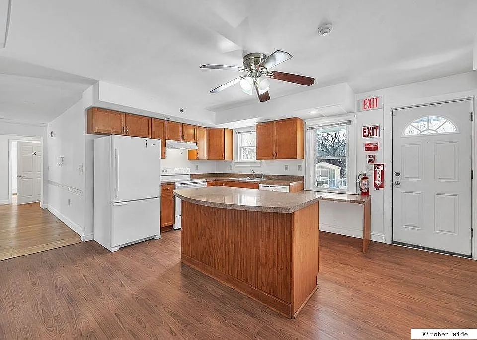 5 bed, 2352 sqft, $1,100 — Photo 4