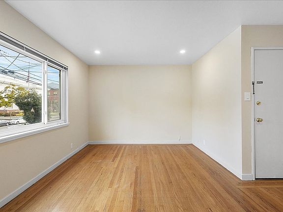 4th image of 2234 Santa Clara Ave APT A