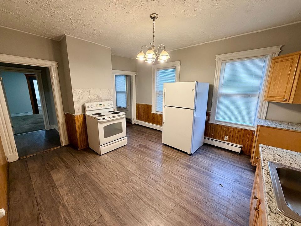 2nd image of 157 Adelaide St #2