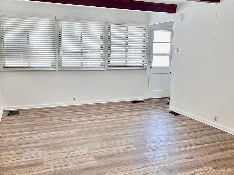 313 N Calhoun St — Photo 10