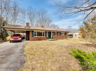 23 Gentlebreeze Ln, Asheville, NC 28805