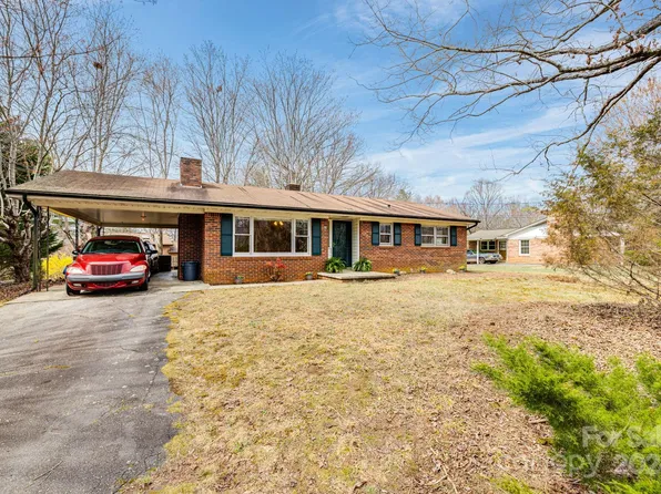 23 Gentlebreeze Ln, Asheville, NC 28805