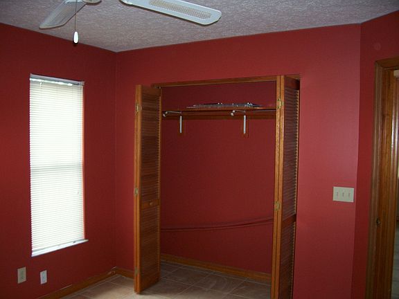 3rd Bedroom - Closet