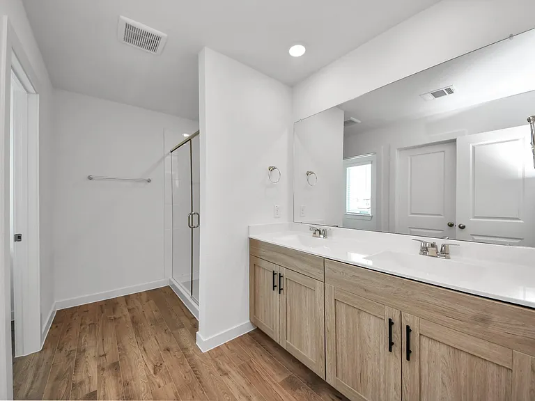 1918 Olivos St — Photo 29