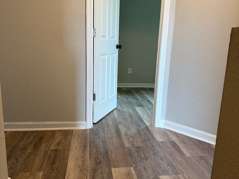 220 Farmington Dr — Photo 8