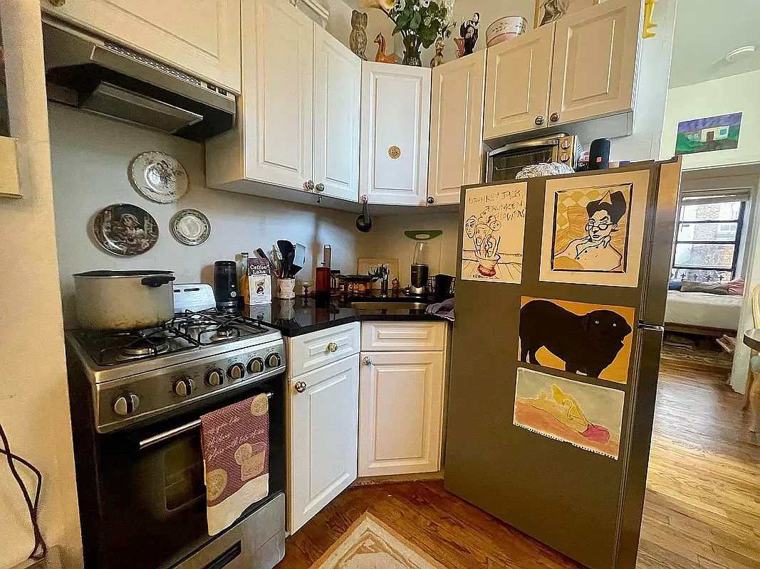 Building Photo - 336 E 5th St #2RW