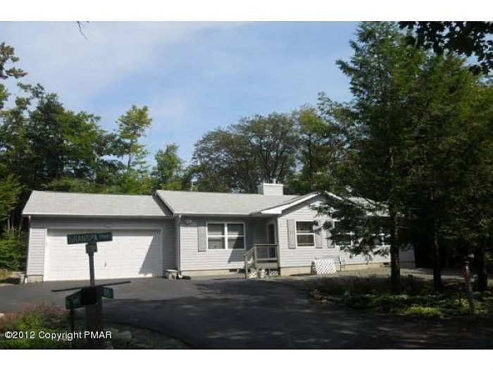 805 Grouse Point photo 1
