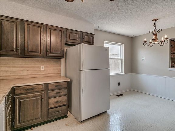 3rd image of 1008 Teakwood Ave
