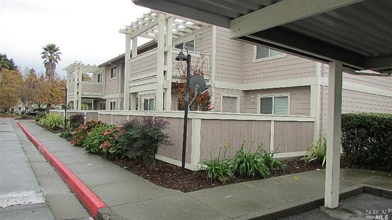 1st image of 225 Burt St APT 29