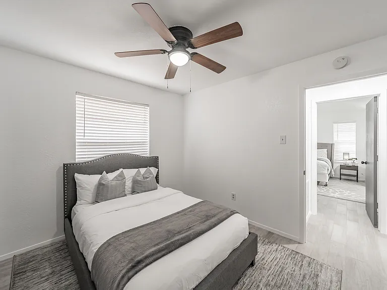 8901 Thompson Cir — Photo 33