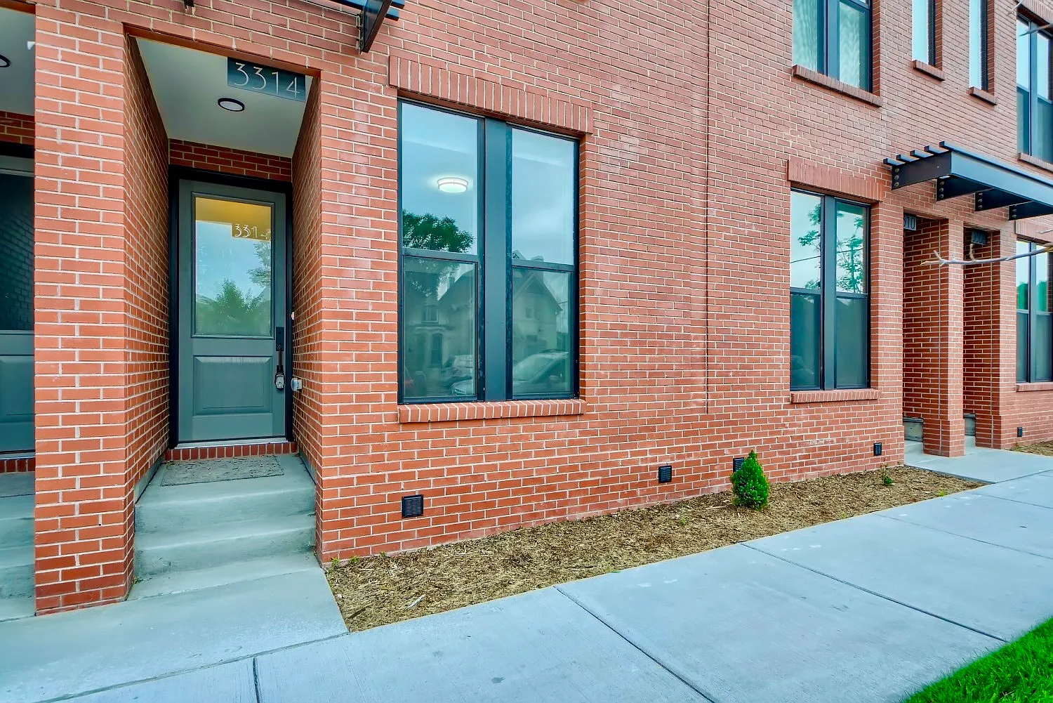 3314 Curtis St — Photo 2