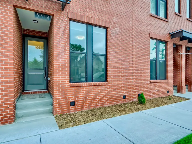3314 Curtis St — Photo 2