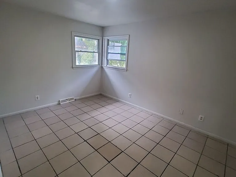 5541-5543 N 35th St. (Duplex) — Photo 7
