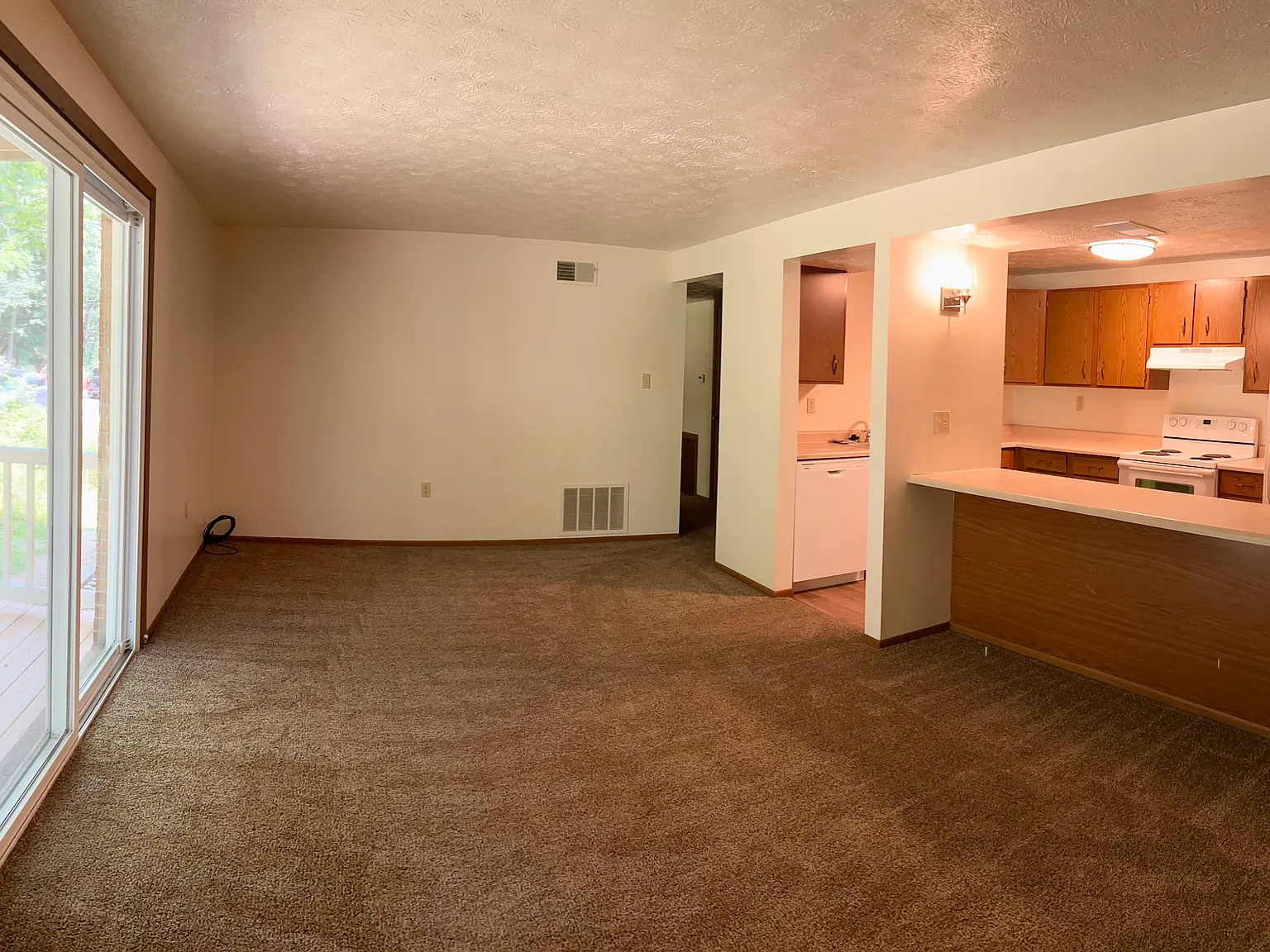 2 bed, $1,000 — Photo 2