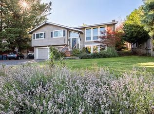 4474 Hillcrest Rd, Medford, OR 97504