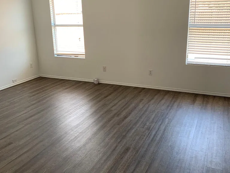 2701 Woodlake Pkwy — Photo 17