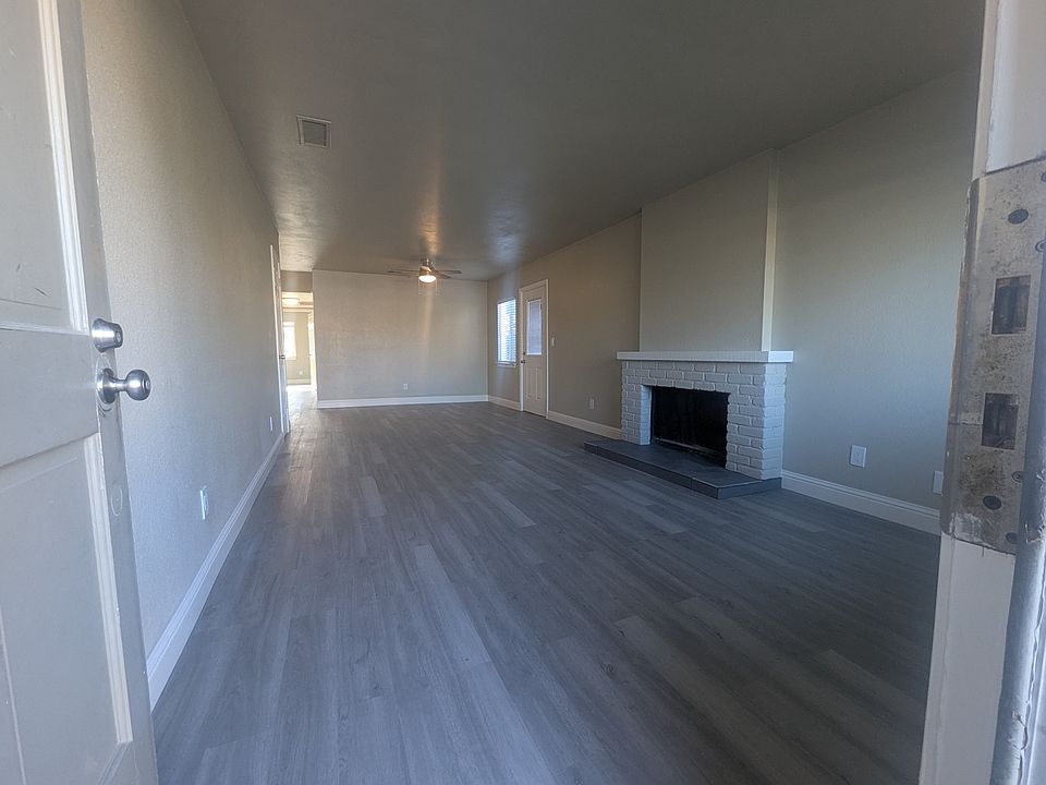 1st image of 1380 E Oak Ave Unit B