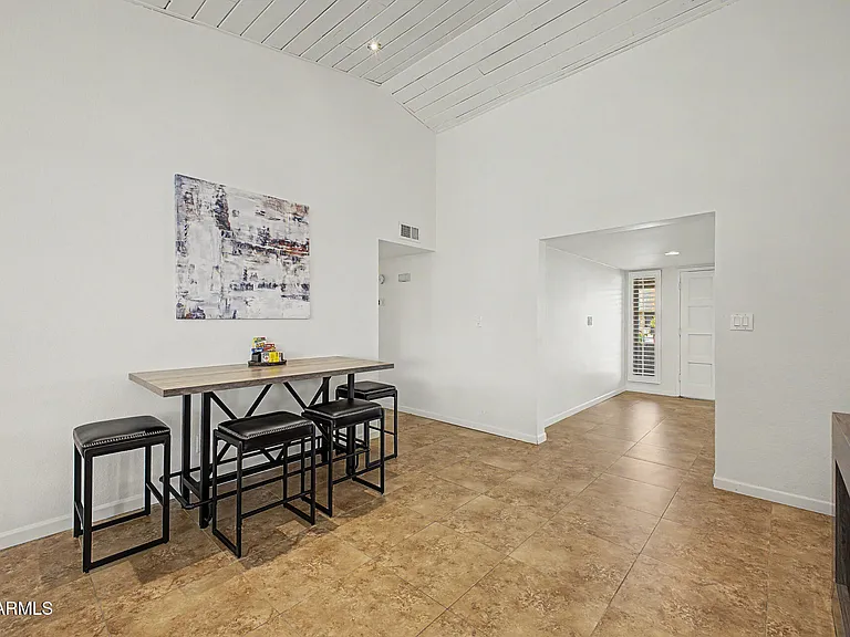 2445 S Catarina — Photo 5
