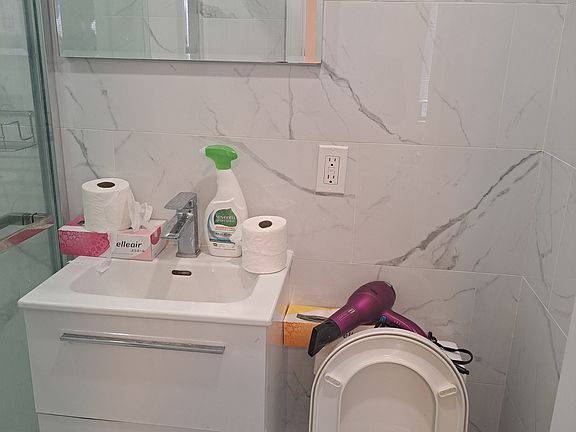 5th image of 216 W 100th St APT 624