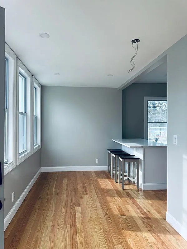 2 bed, 1.0 bath, 800 sqft, $2,100 — Photo 2