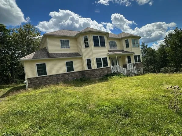 117 Gap View Dr #540, Long Pond, PA 18334