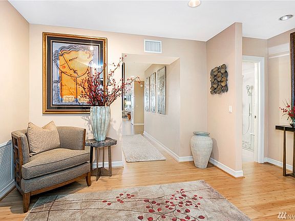 4th image of 735 1st St S Unit 104