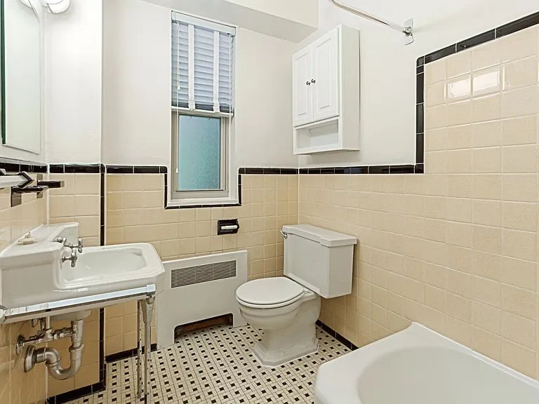 2800 Woodley Rd — Photo 10