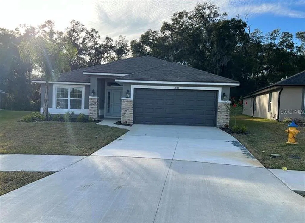 4 bed, 2.0 bath, 1815 sqft, $2,300 — Photo 2