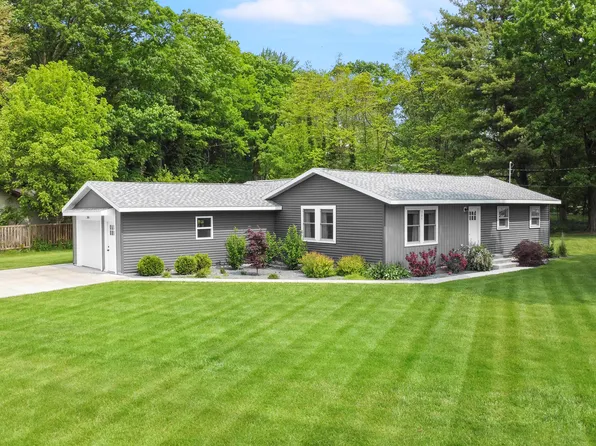 345 N 4th Ave, Fruitport, MI 49415