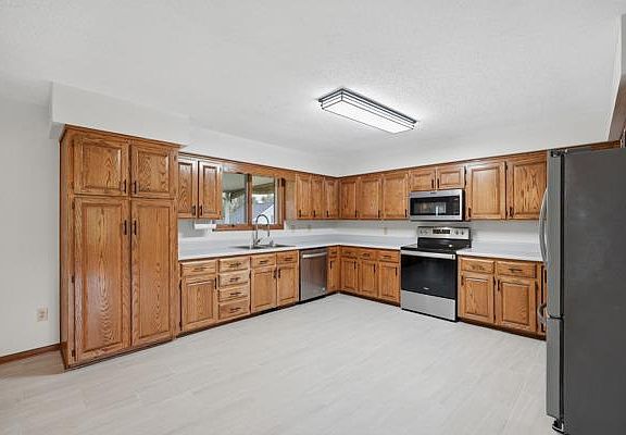 4th image of 17304 Mary Lee Dr