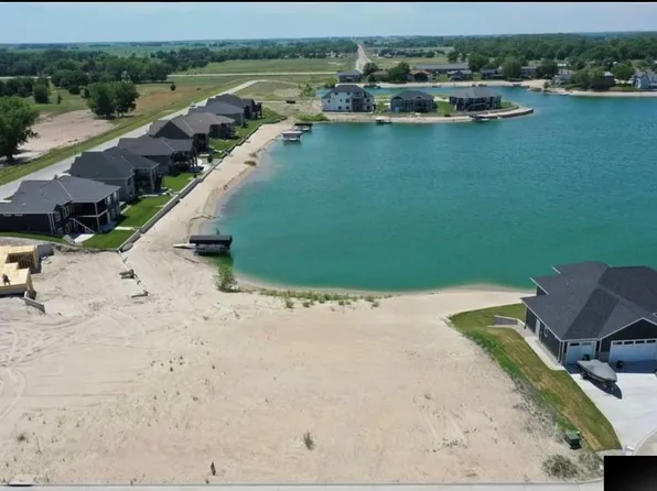 962 S Red Cedar Ln, Columbus, NE 68601