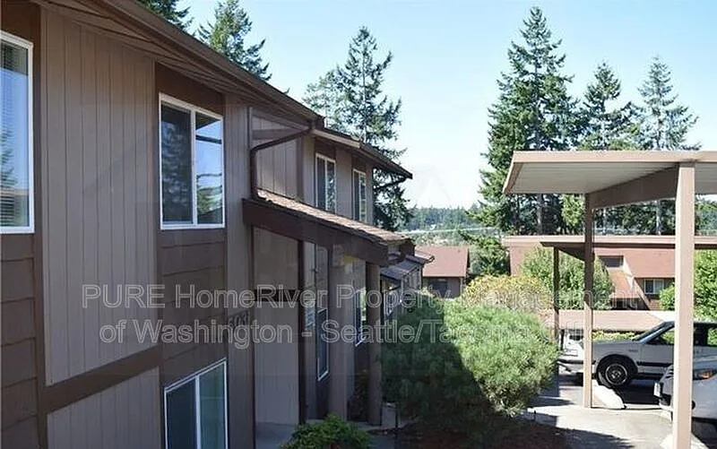 2 bed, 1.0 bath, 903 sqft, $1,495 — Photo 2