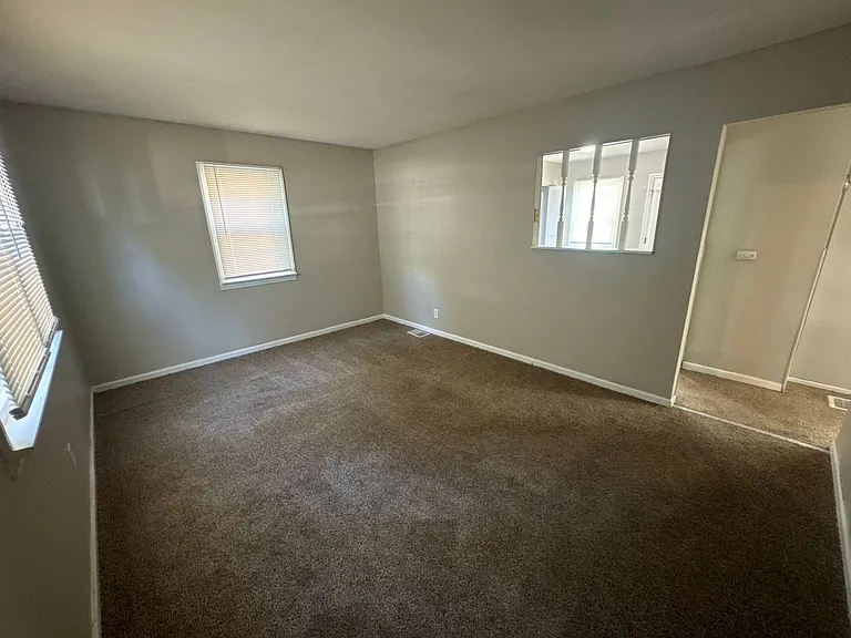 306 Mueller Ave — Photo 3