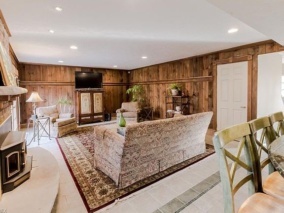 3rd image of 9820 Whisper Wood Cir