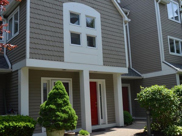 453 E Putnam Ave APT 4H