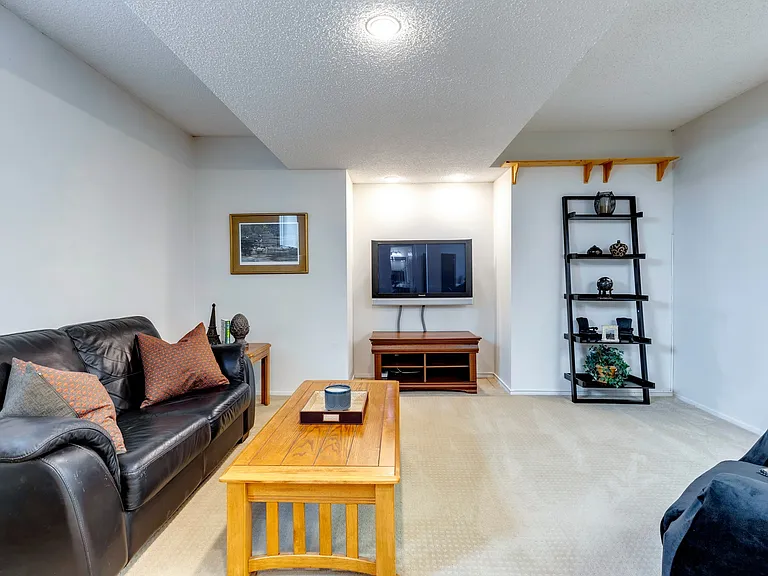 1035 Riverbend Dr SE #BASEMENT — Photo 10