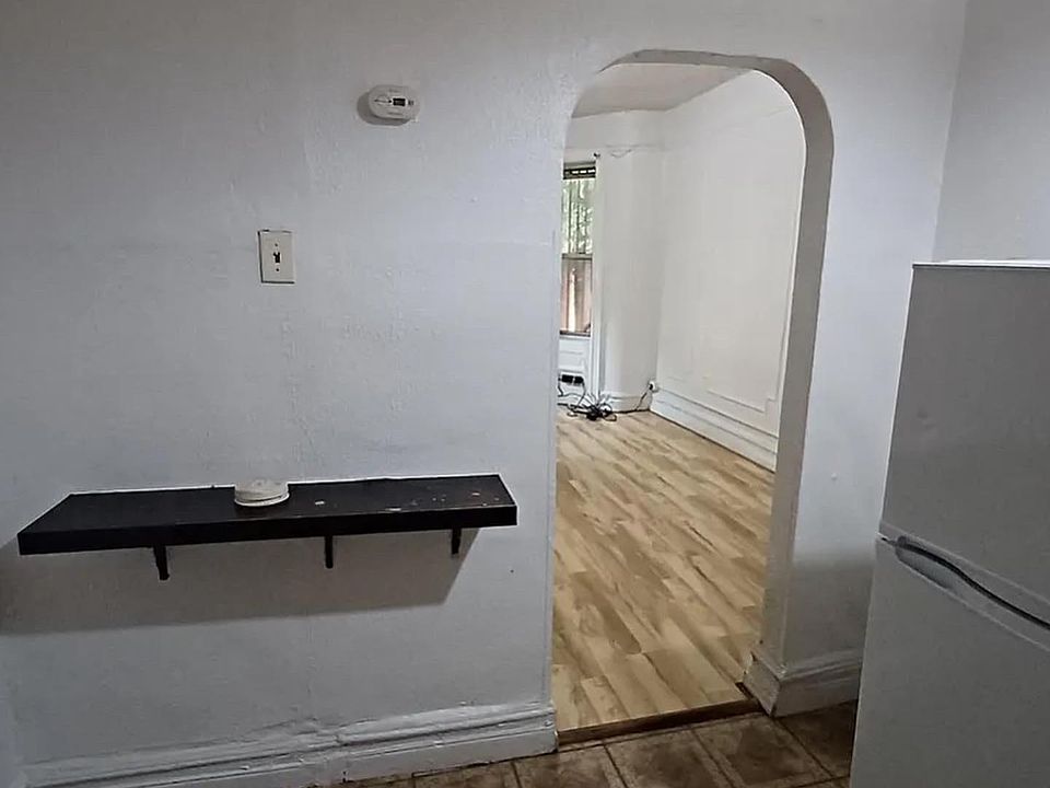 2nd image of 304 E 165th St APT 3