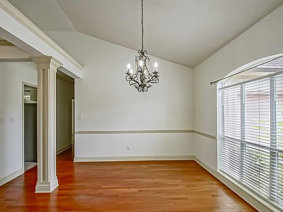 4th image of 1509 Steeple Chase Ln