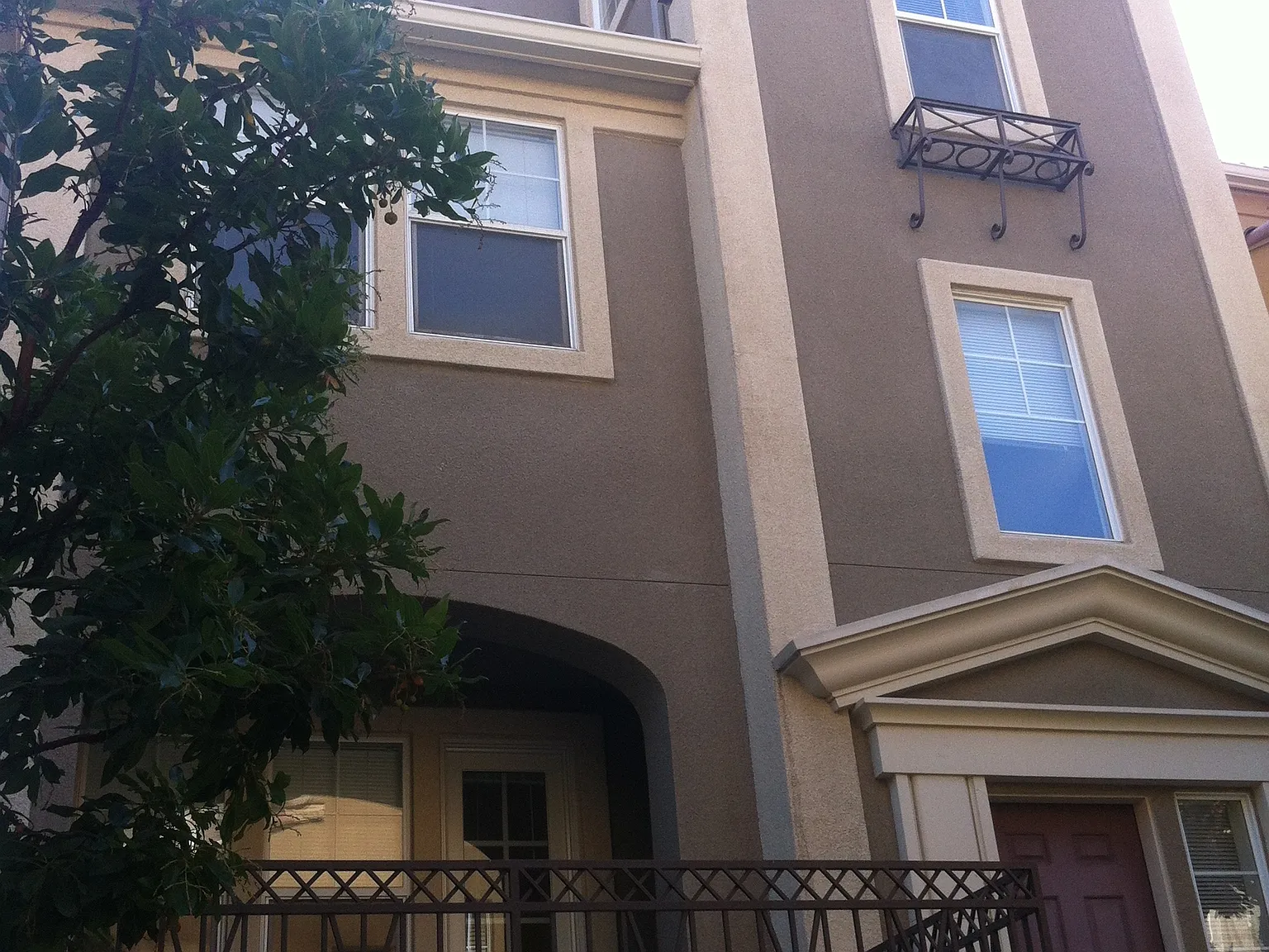 5 bed, 3.5 bath, 2414 sqft, $5,400 — Photo 1