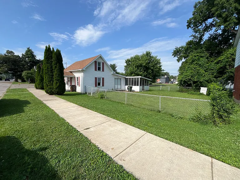 411 Florence St — Photo 20
